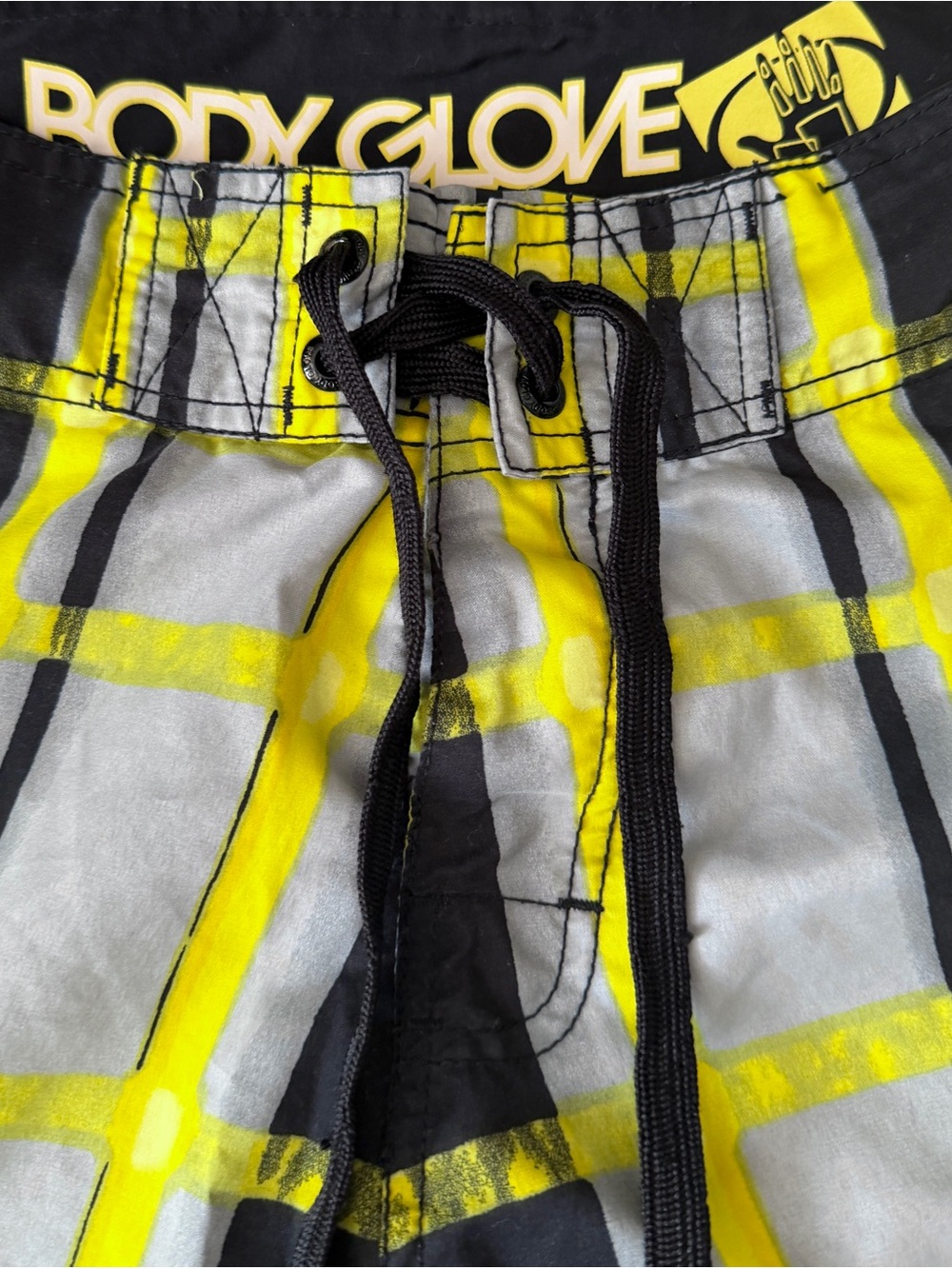 Body glove Men’s Board Short Trunks Size 32 Swim Surf Yellow Black Plaid Beach